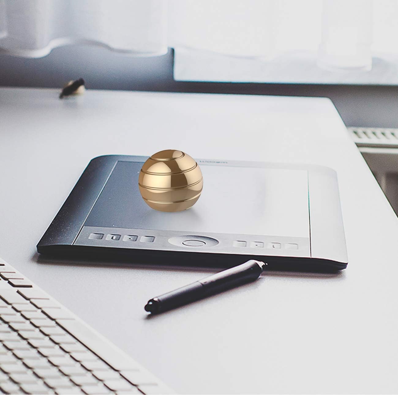 Kinetic Spinner Desk Toy, 1.54'' Stress Relief Desk Toys Ball, Anti Anxiety Desk Gadgets Sensory Toys for Adults Women Men, Birthday Christmas Day Gift (39MM, Gold)