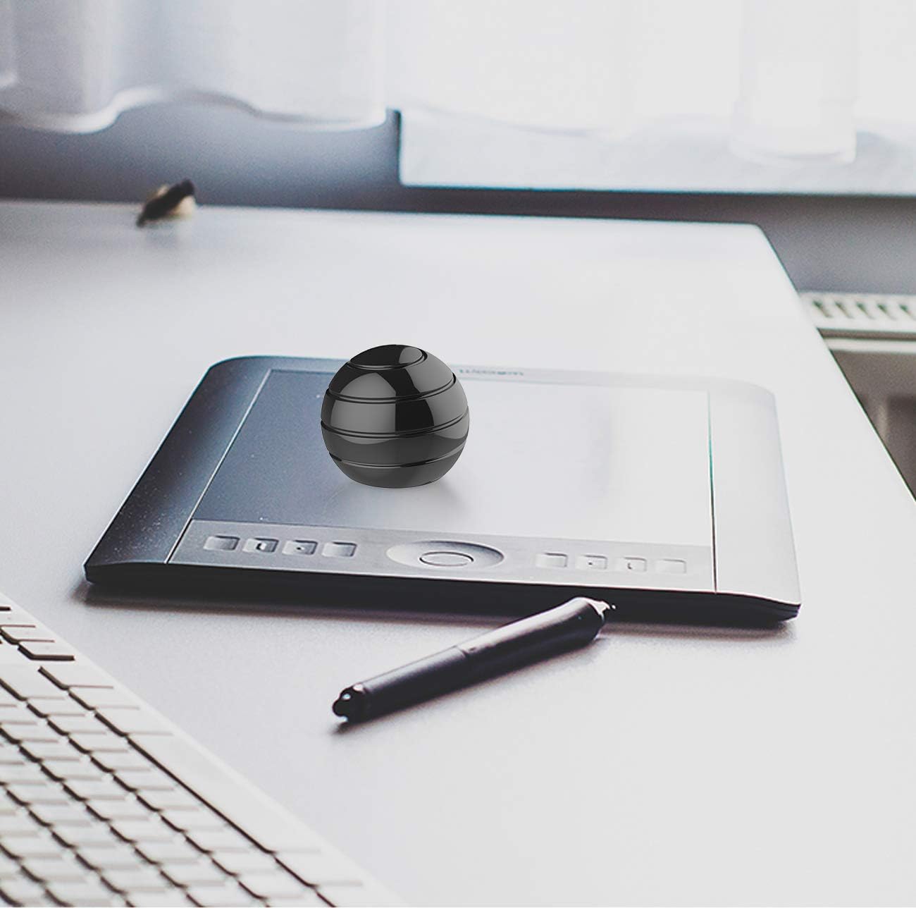 Kinetic Desk Toys, 1.54'' Spinning Full Body Optical Illusion Fidget Spinner, Office Fidget Toys Set for Anxiety ADHD, Party Favor Toys for Birthday Christmas Day (39MM, Black)