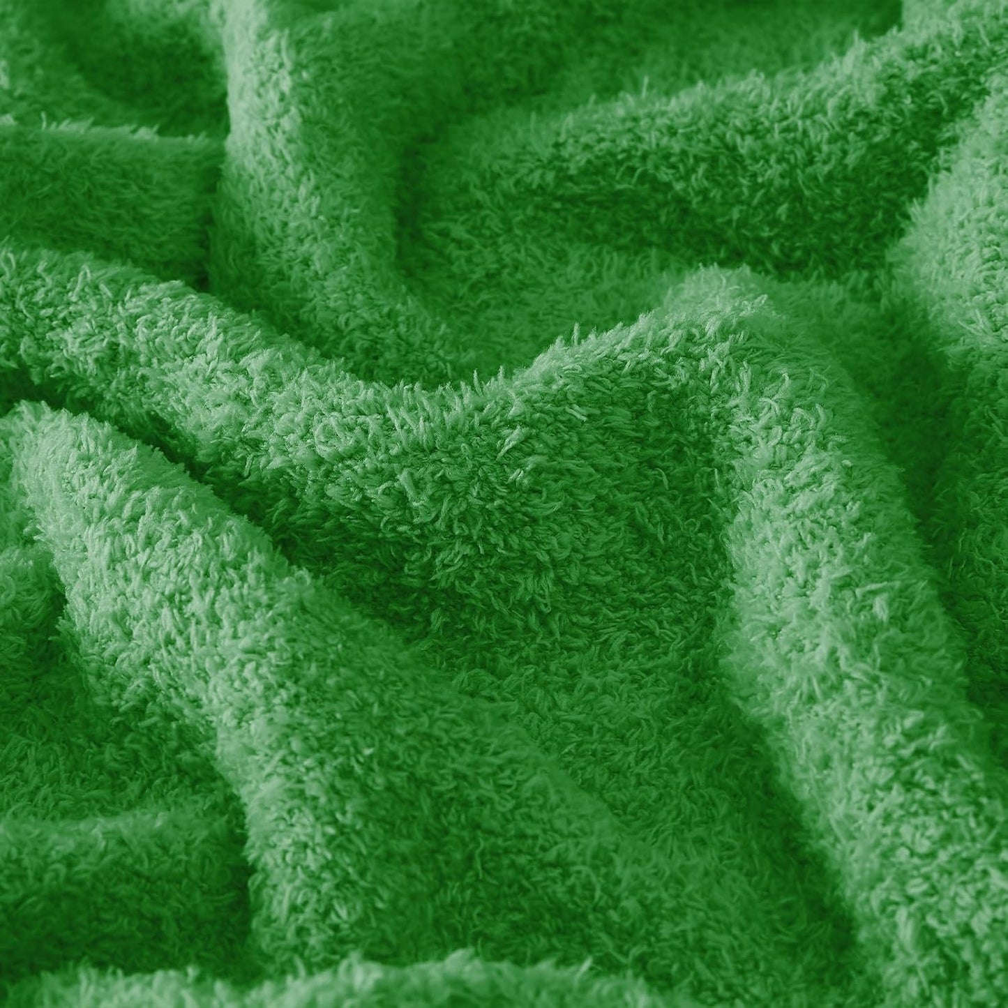 CYMULA Super Soft Green Throw Blanket - Lightweight Plush Fuzzy Fluffy Warm Cozy Blankets and Throws for Sofa Bed All Season Use, 60 x 80 inches