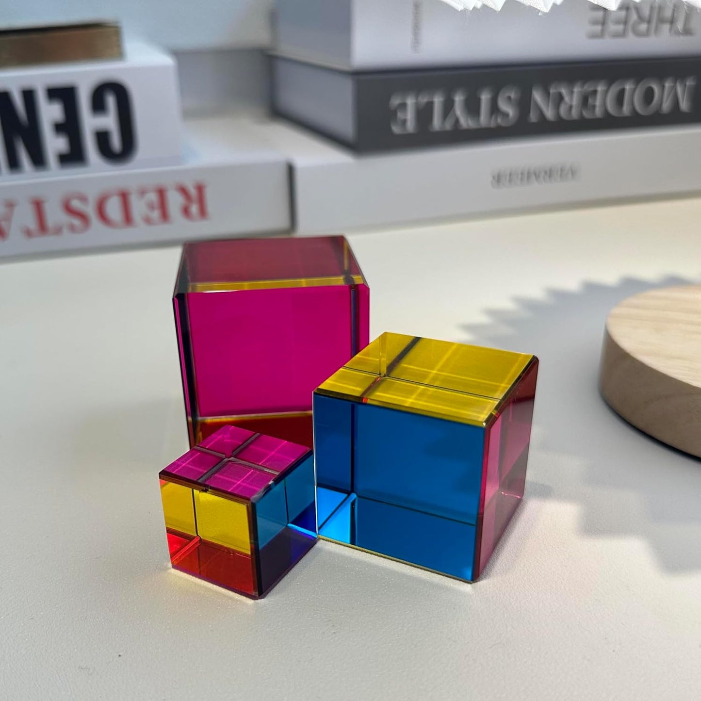 Mixing Colors Cube with Display Stand Diamond Polished, Scientific and Educational Toys, Gorgeous Physics Toys Satisfying Silent Desk Toy(size40mm)