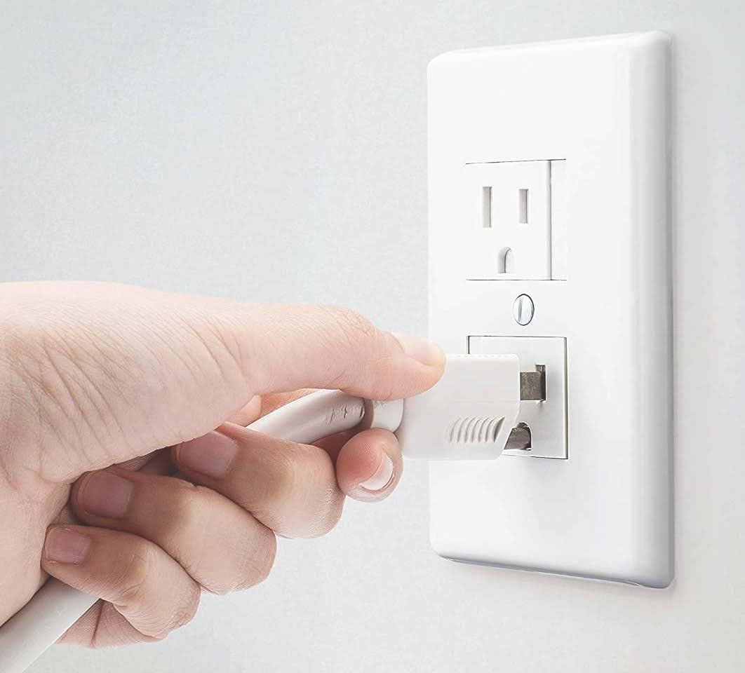 6-Pack Safety Innovations Self-Closing Outlet Covers (For Center Screw Outlets Only) - Measures 3"Wide x 4.75"High-An Alternative To Wall Socket Plugs for Child Proofing Outlets, (1-Screw), (White)