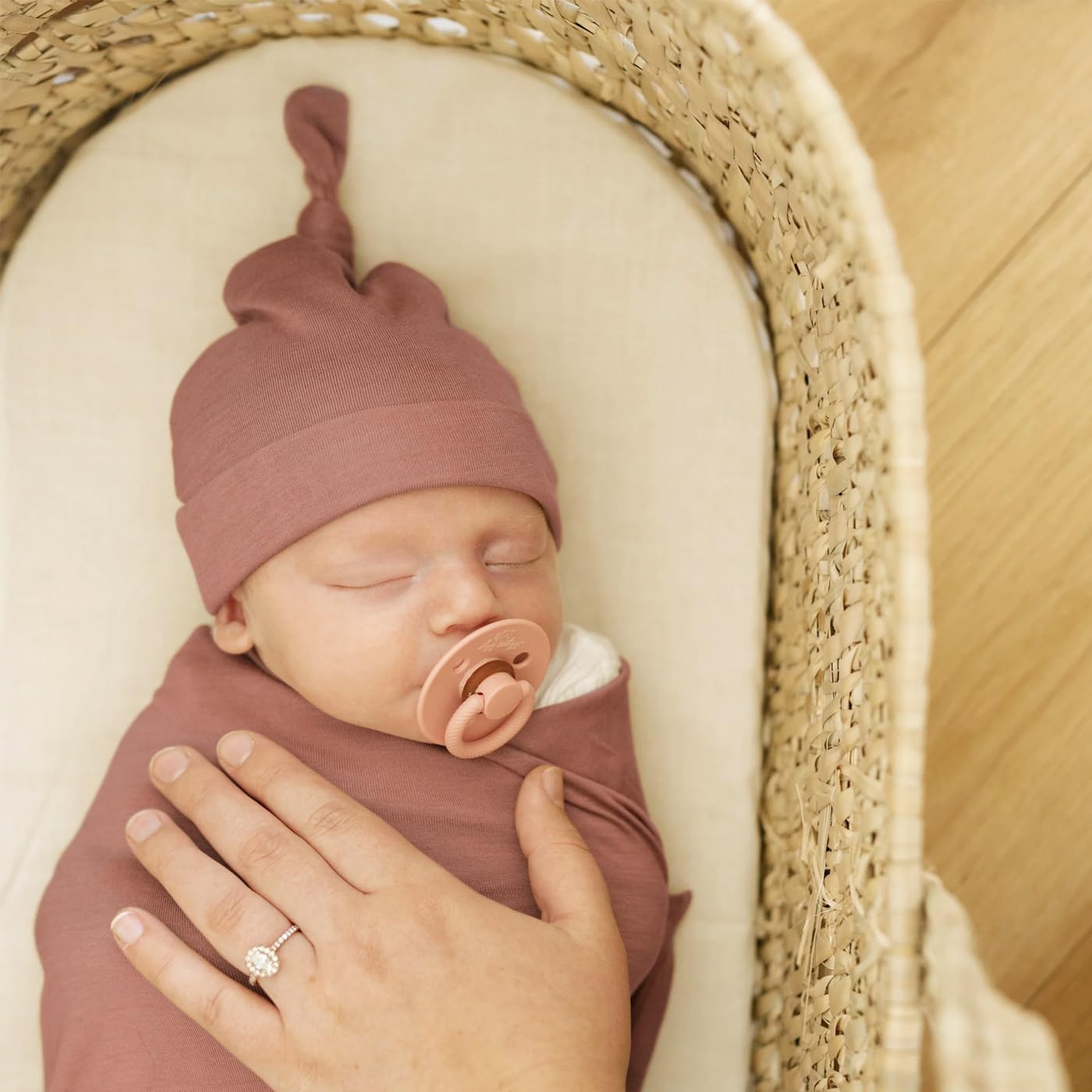 GRSSDER Newborn Swaddle Blanket, Ultra Soft Jersey Receiving Blanket with Matching Headband and Beanie Set 33×44", Stretchy Baby Neutral Swaddle Wrap for Girls and Boys