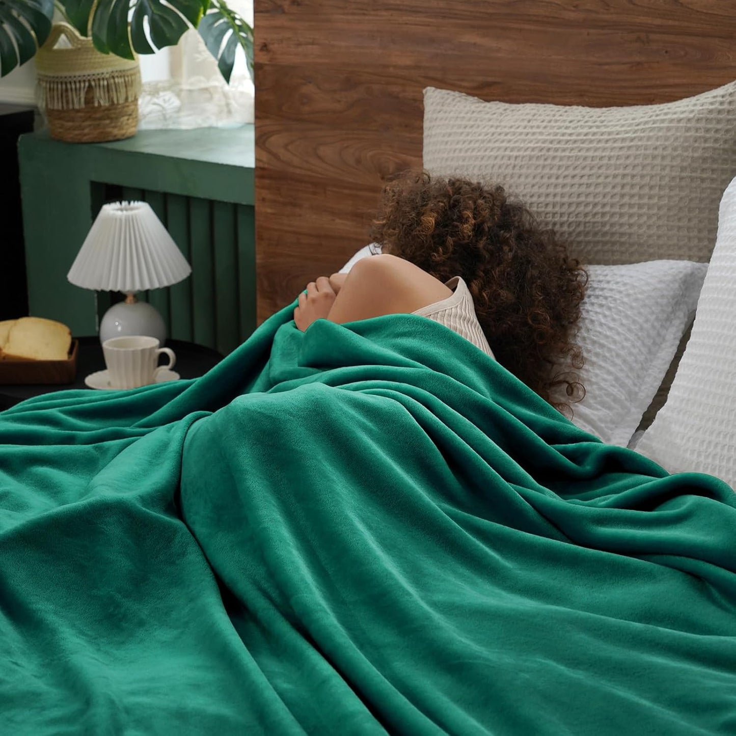 PHF Ultra Soft Fleece Blanket Queen Size, No Shed No Pilling Luxury Plush Cozy 300GSM Lightweight Blanket for Bed, Couch, Chair, Sofa Suitable for All Season, 90" x 90", Teal Green