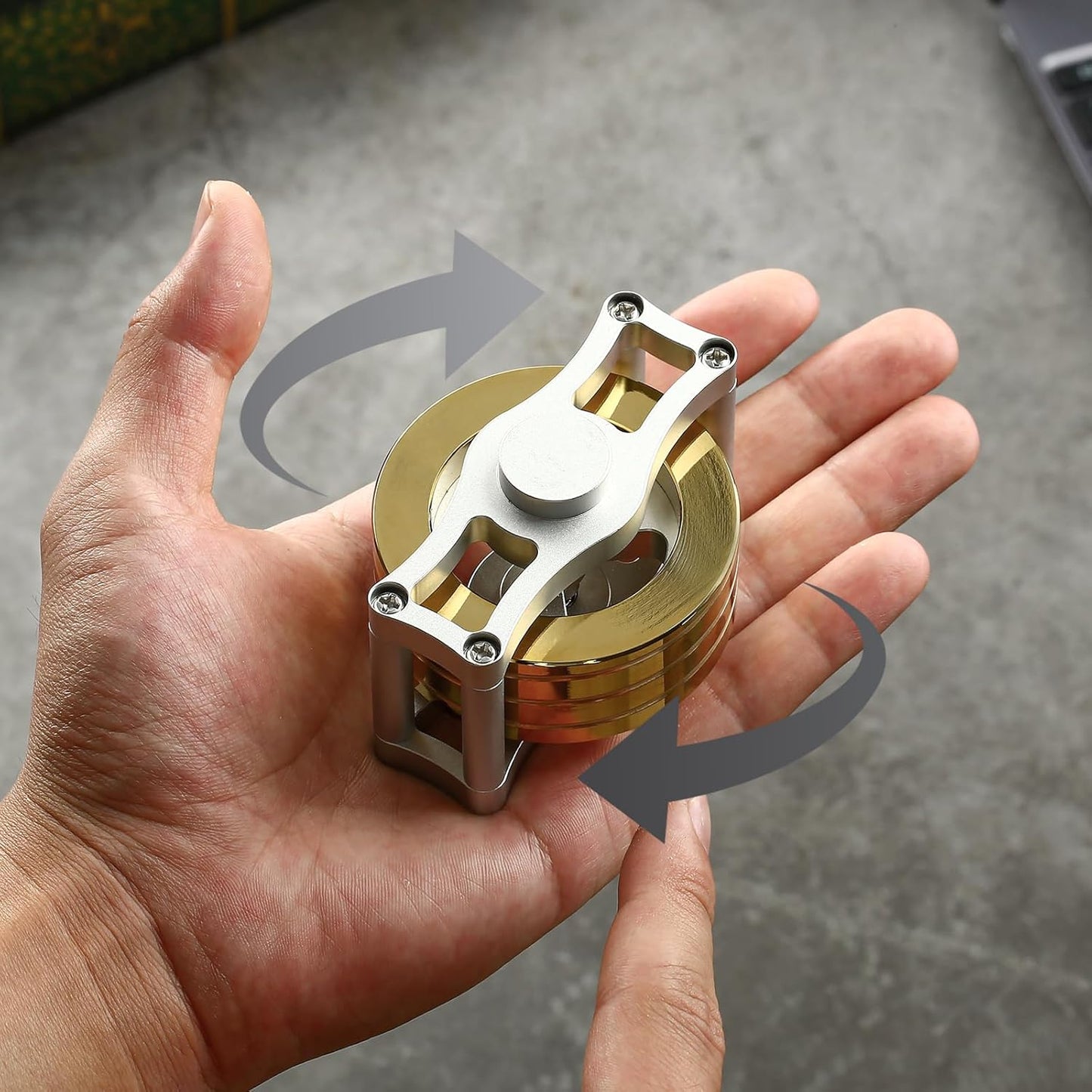 Metal Spinning Top Fidget Toys Perpetual Motion Machine, Silent Spinners Gyro Desk Toys Tech Gadgets for Adults with Anxiety, Kinetic Toy Long Lasting Exceed 30 Mins, Illusion Shiny Gold