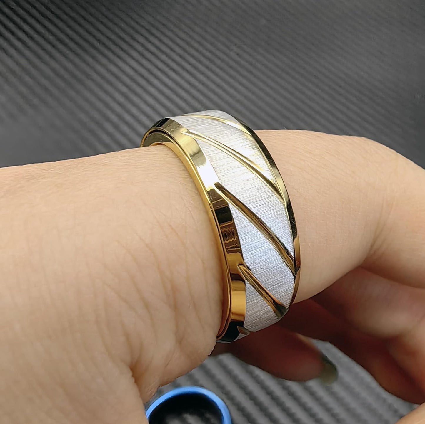 EDC Fidget Slider Fidget Toy Adult Stress Relief Metal Ratchet Ring Jewelry ADHD Recreational Fidget Toy Tactile Coin (Golden, 11)