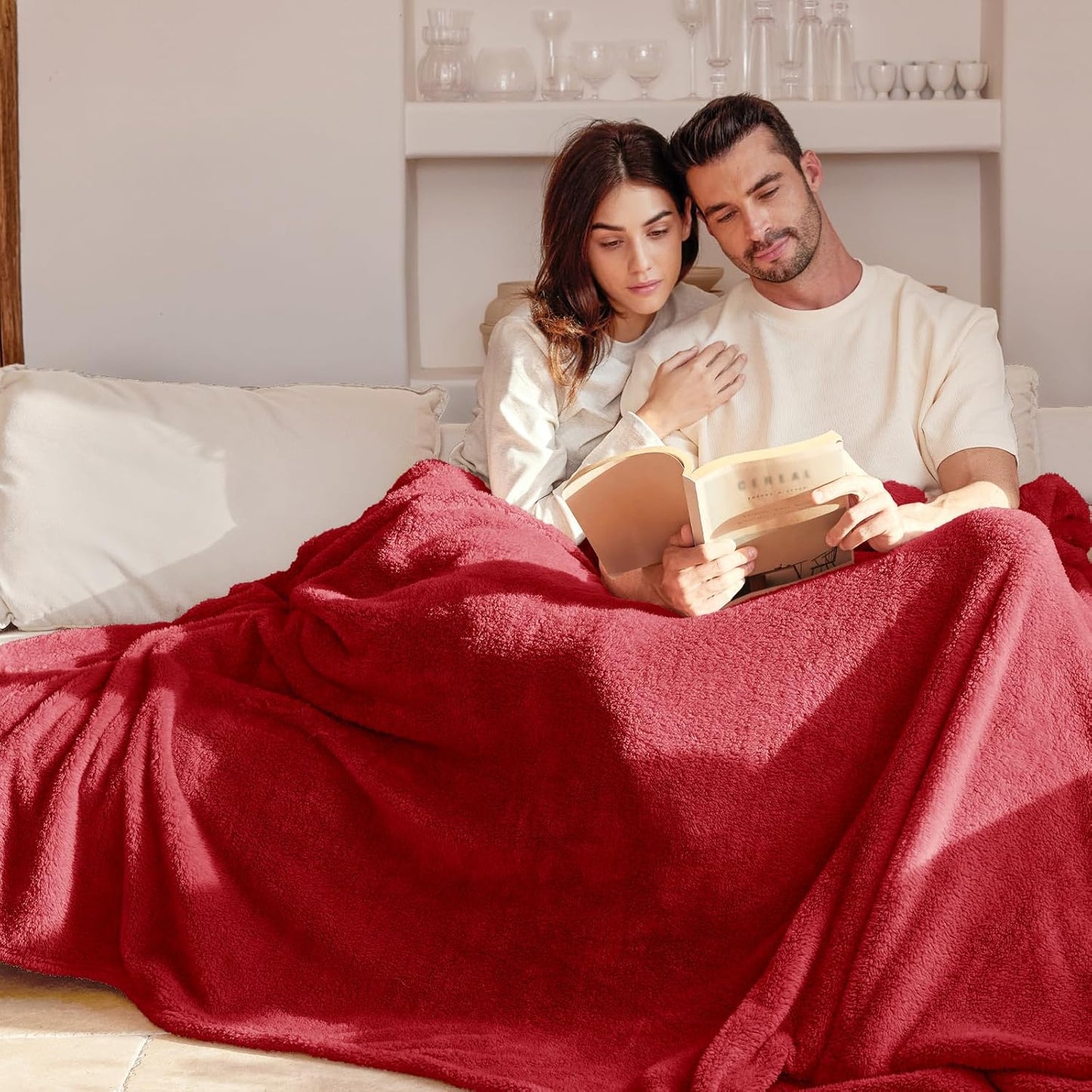 Exclusivo Mezcla King Size Flannel Fleece Blanket, Super Soft Velvet Plush Bed Blanket, Fuzzy Cozy and Warm for All Seasons, 90x104 Inches, Deep Red