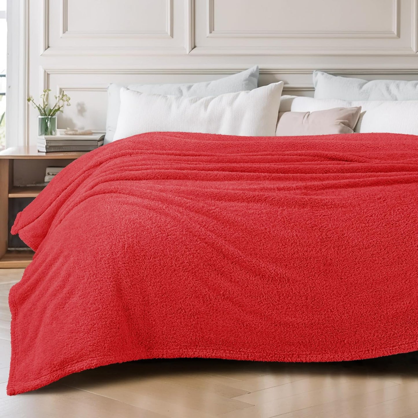Exclusivo Mezcla Fleece Blanket for Couch, Soft and Cozy Queen Blankets for Women Men Girls Kids, Suitable for All Seasons, Red, 90x90 Inches