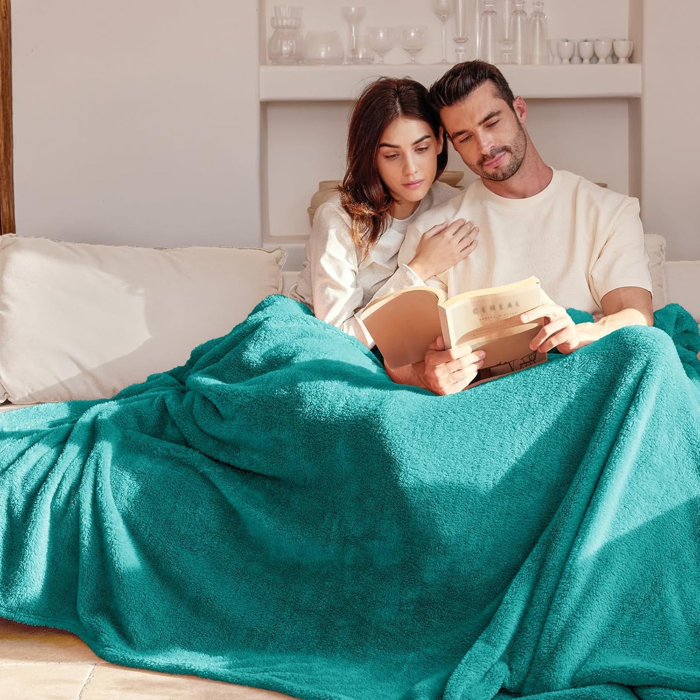 Exclusivo Mezcla Soft Fleece Throw Blanket for Couch, Super Soft Velvet Plush Bed Blanket, Fuzzy Cozy and Warm for All Seasons, 50x60 Inches, Teal