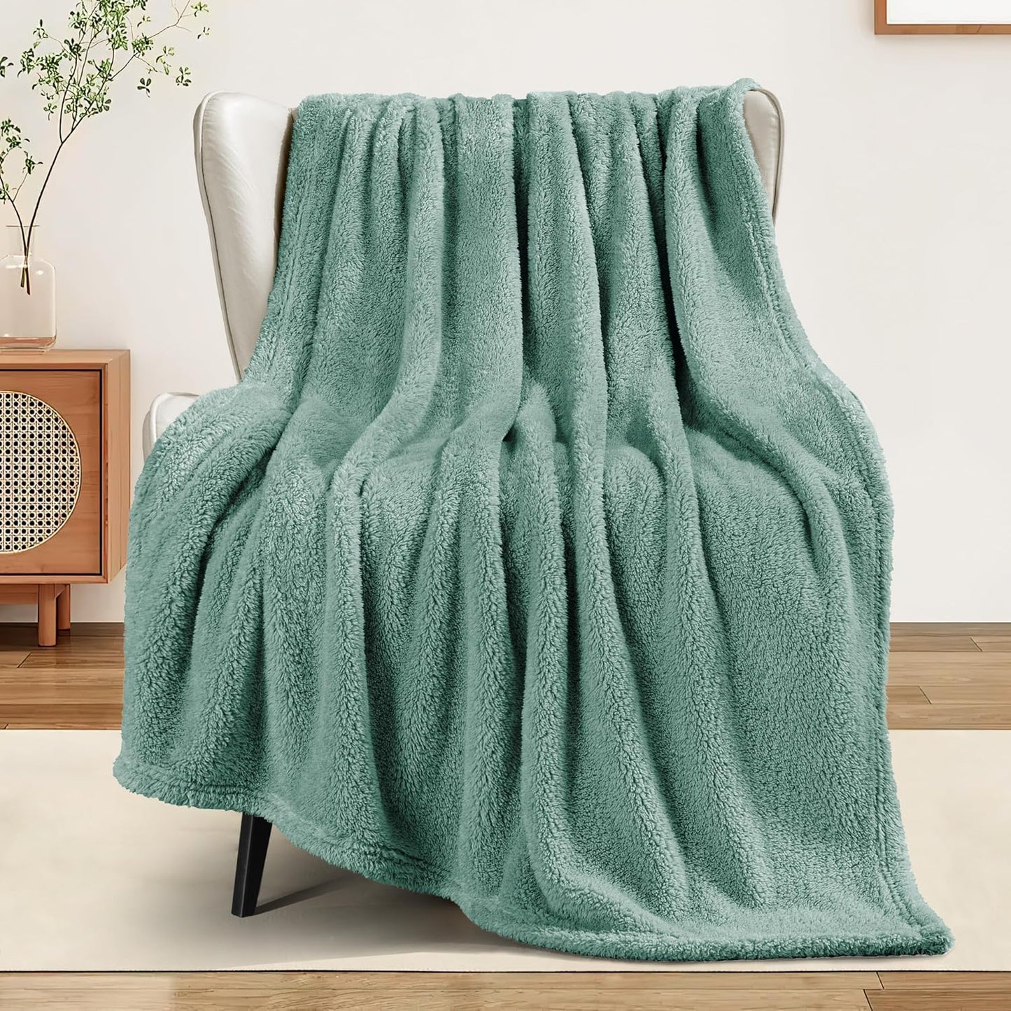Exclusivo Mezcla Soft Fleece Throw Blanket for Couch, Super Soft Velvet Plush Bed Blanket, Fuzzy Cozy and Warm for All Seasons, 50x60 Inches, Celadon